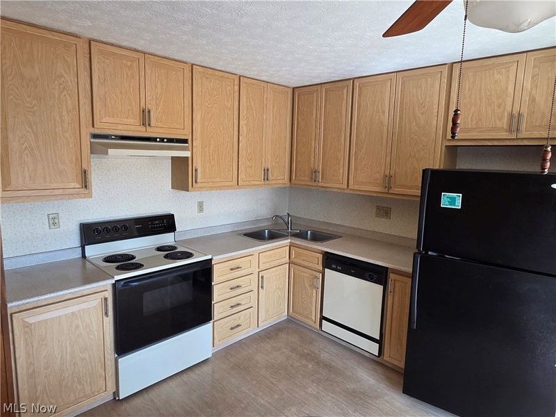 18259 Glencreek Lane, Strongsville, OH 44136 Photo 8