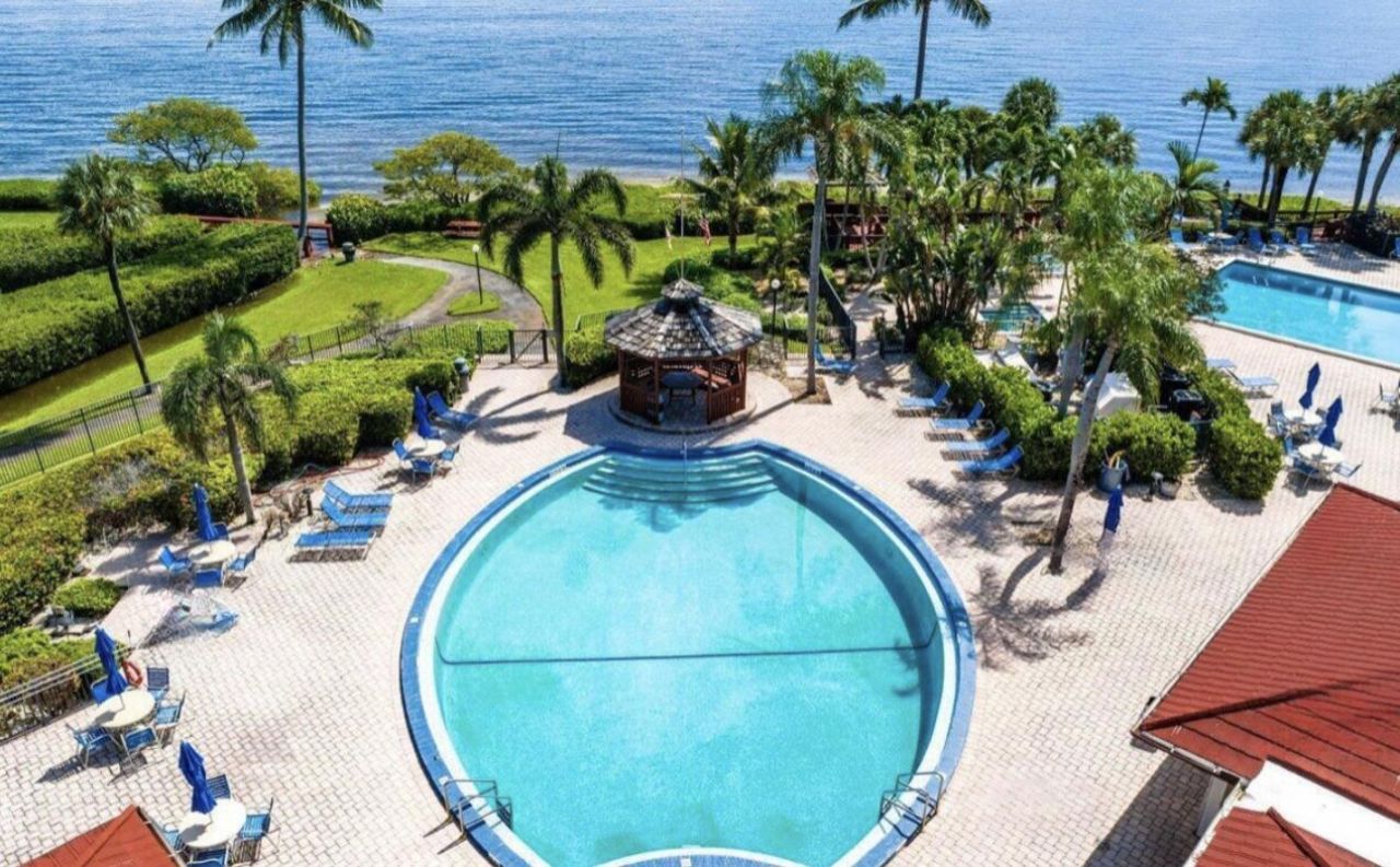 108 Half Moon Circle, Hypoluxo, FL 33462 Photo