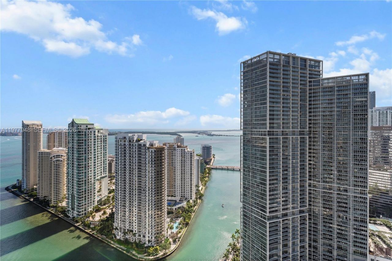 300 Biscayne Boulevard Way, Unit 4007W, Miami, FL 33131 Photo