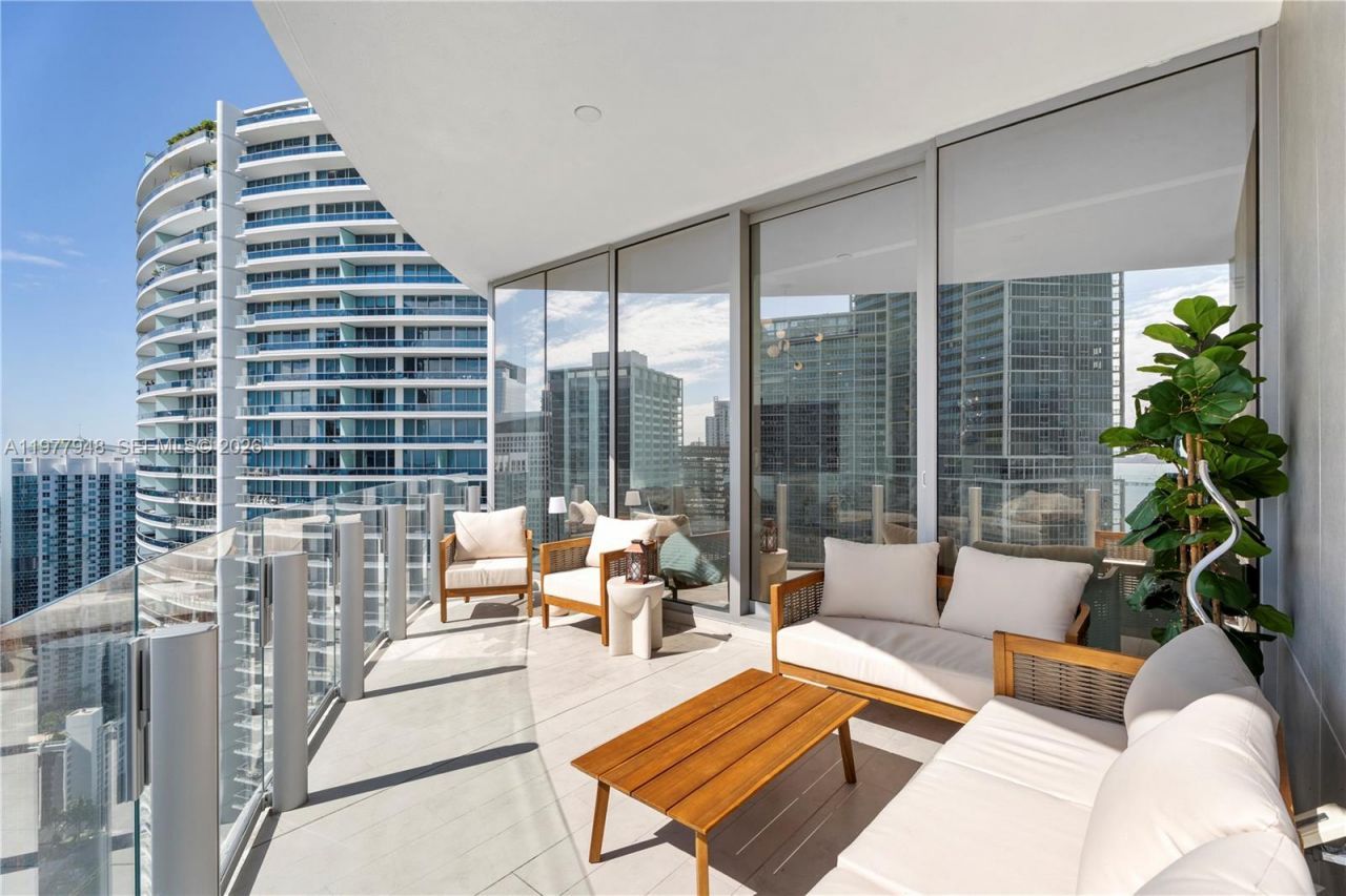 300 Biscayne Boulevard Way, Unit 4007W, Miami, FL 33131 Photo