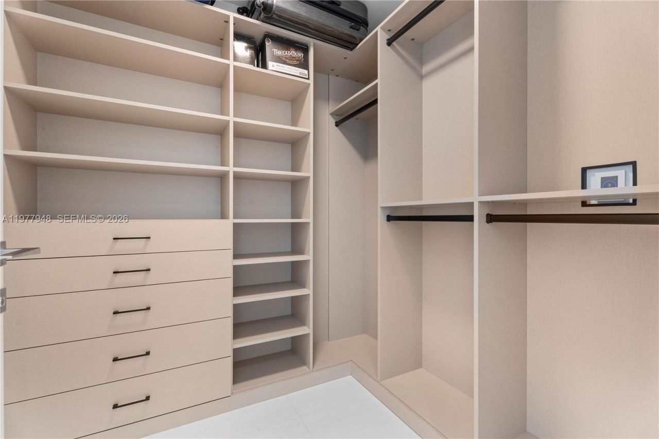 300 Biscayne Boulevard Way, Unit 4007W, Miami, FL 33131 Photo