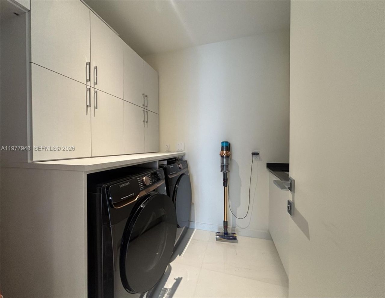 300 Biscayne Boulevard Way, Unit 4007W, Miami, FL 33131 Photo