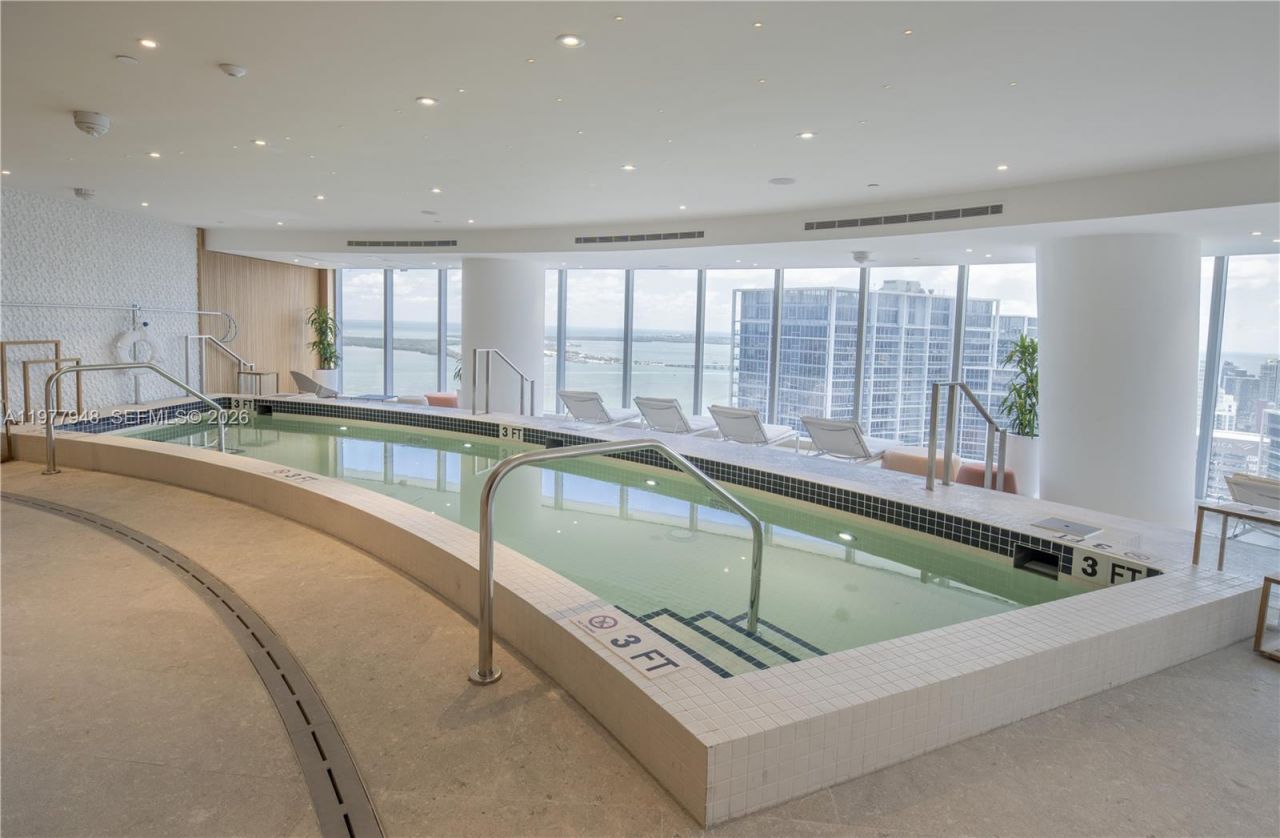 300 Biscayne Boulevard Way, Unit 4007W, Miami, FL 33131 Photo