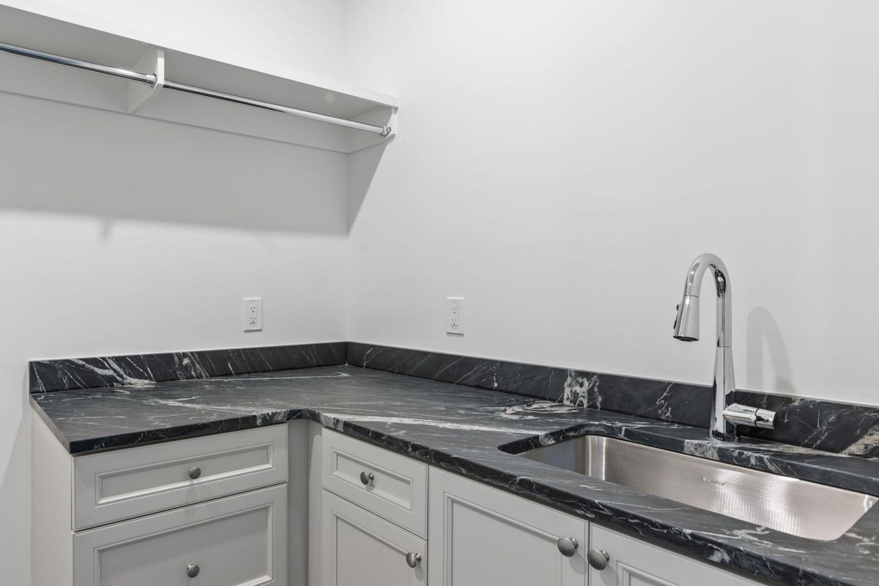 747 Hill Street Photo 29