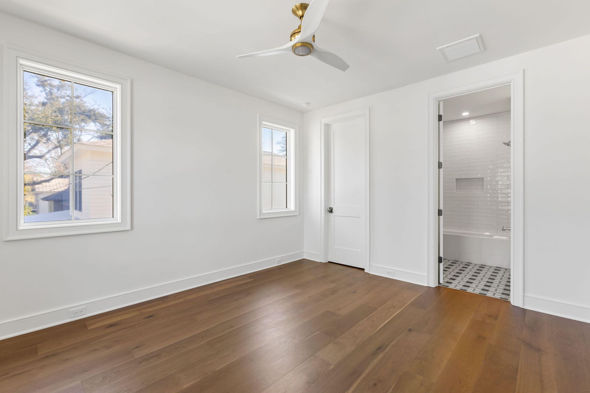 747 Hill Street Photo 29