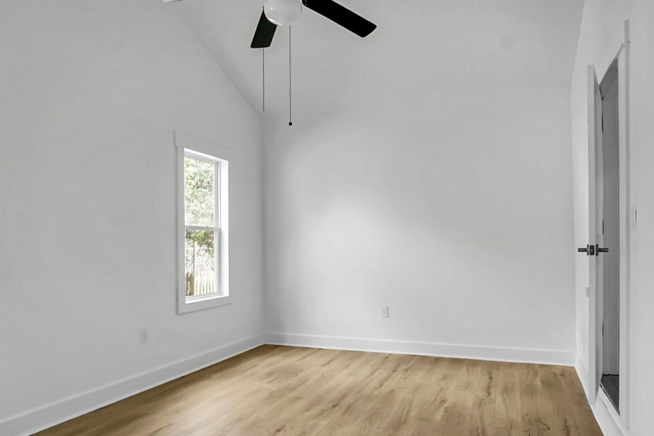 402 Sears Street Photo 27