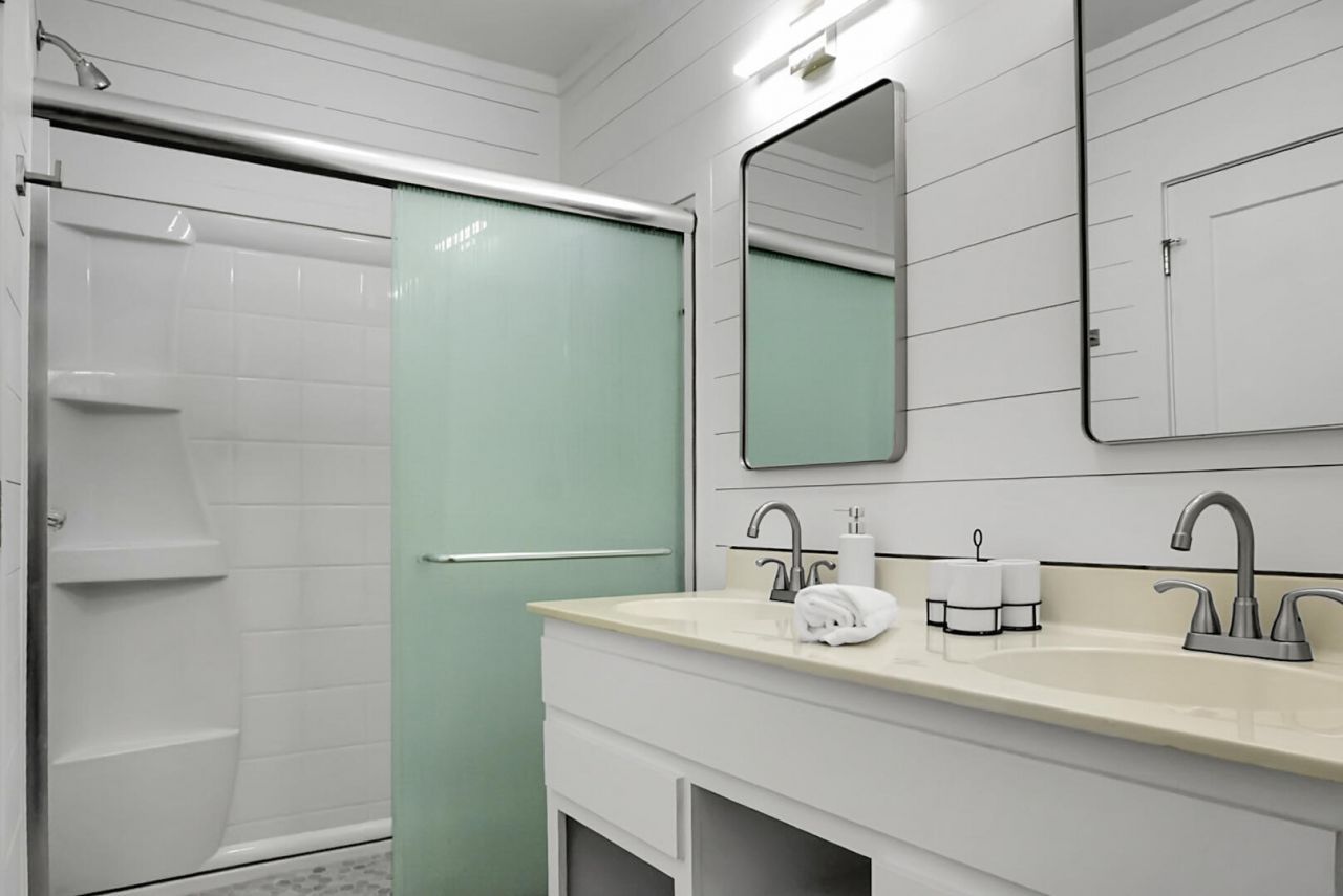 402 Sears Street Photo 34