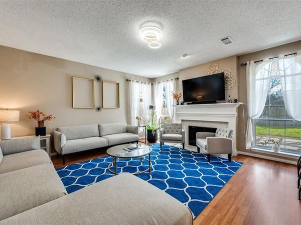 2106 Hunter Place Lane , Arlington, TX 76006