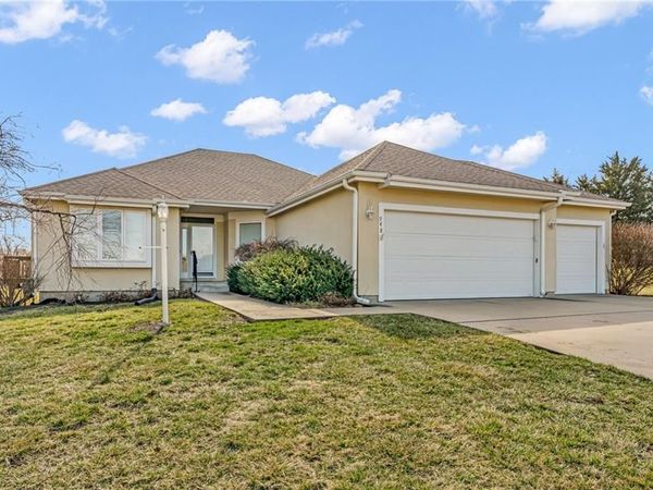 948 SW Woodbridge Court, Topeka, KS 66606