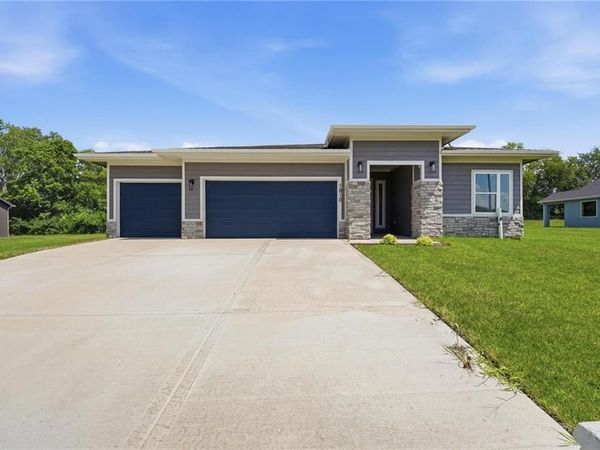 1810 Halls Creek Avenue, Raymore, MO 64083