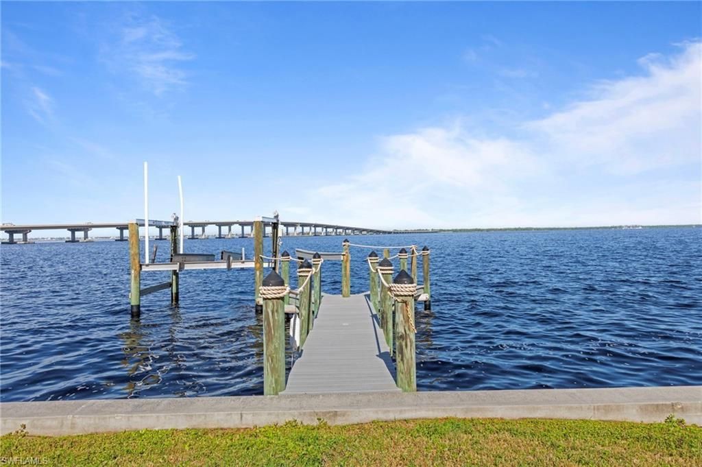 1211 Caloosa Pt , Fort Myers, FL 33901 Photo