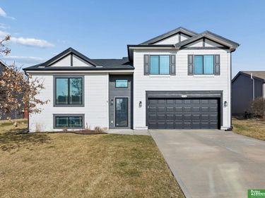 13715 S 44th Street , Bellevue, NE 68123