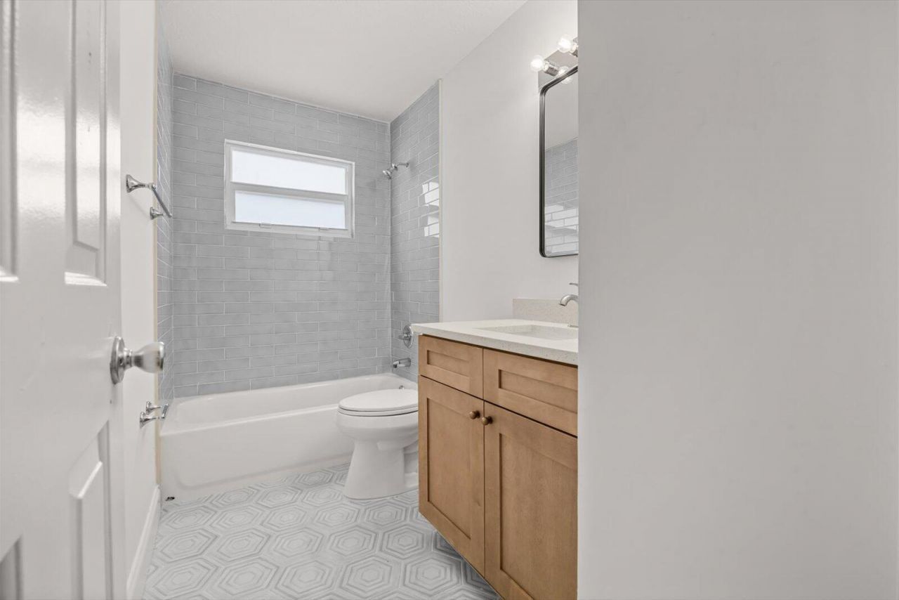 218 Las Palmas Street, Royal Palm Beach, FL 33411 Photo