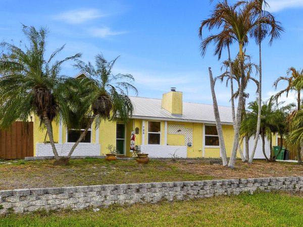 798 SW Carmelite Street, Port St. Lucie, FL 34983