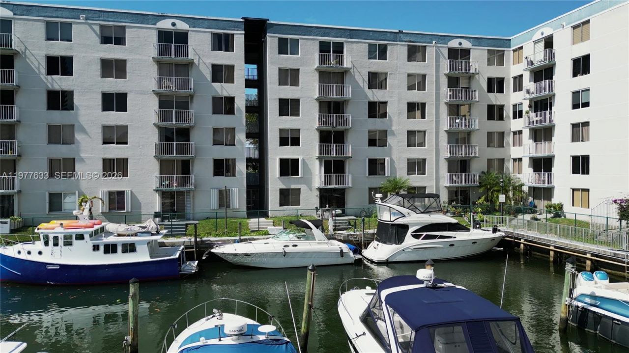 1700 NW North River Dr , Miami, FL 33125 Photo