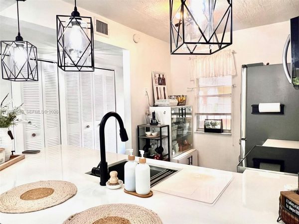 2811 Somerset Dr, Unit 211, Lauderdale Lakes, FL 33311