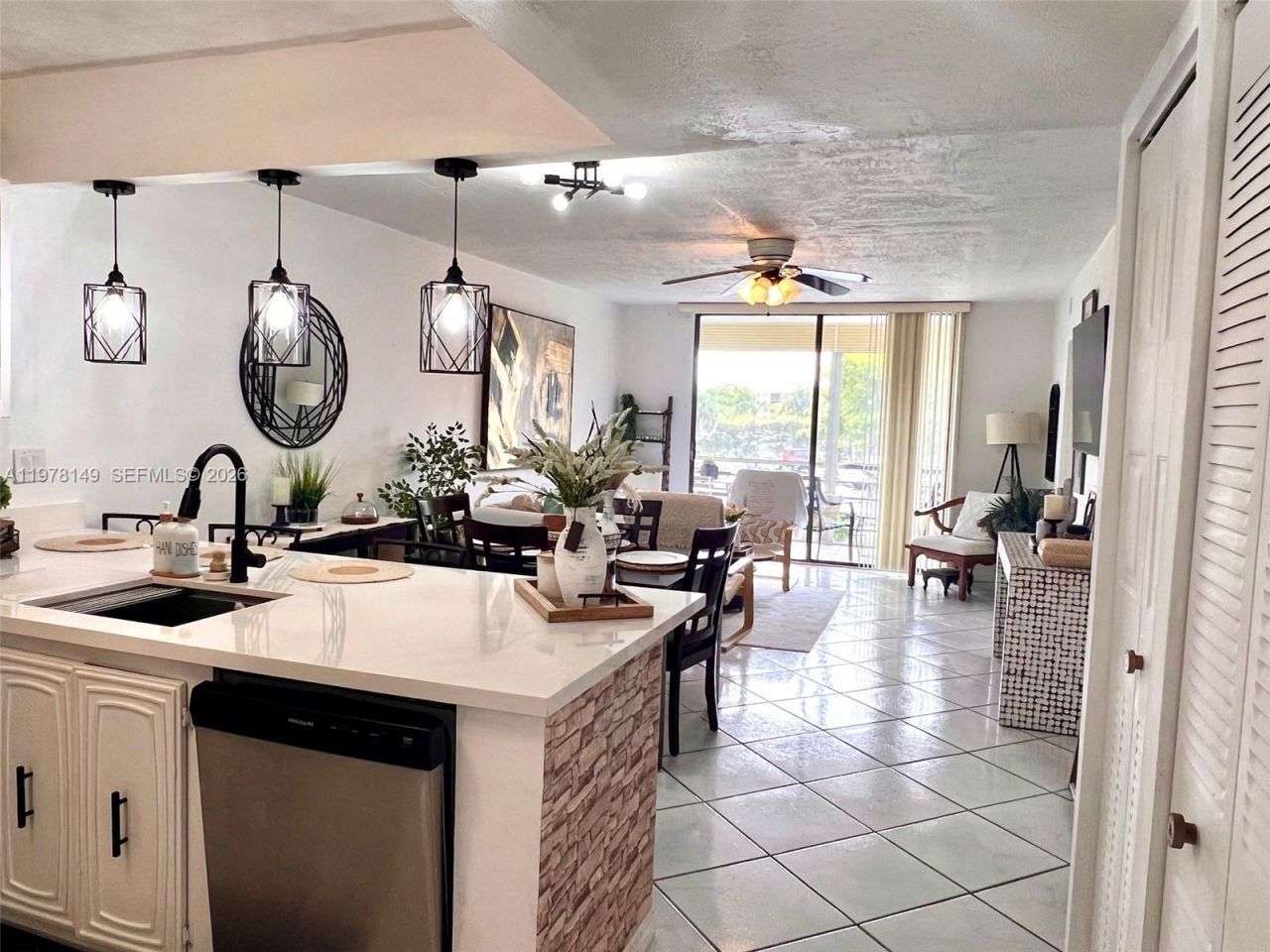 2811 Somerset Dr, Unit 211, Lauderdale Lakes, FL 33311 Photo