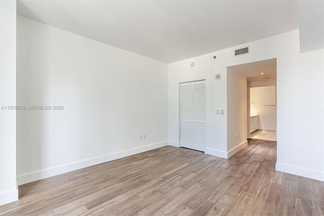 951 Brickell Ave , Unit 1711, Miami, FL 33131 Photo