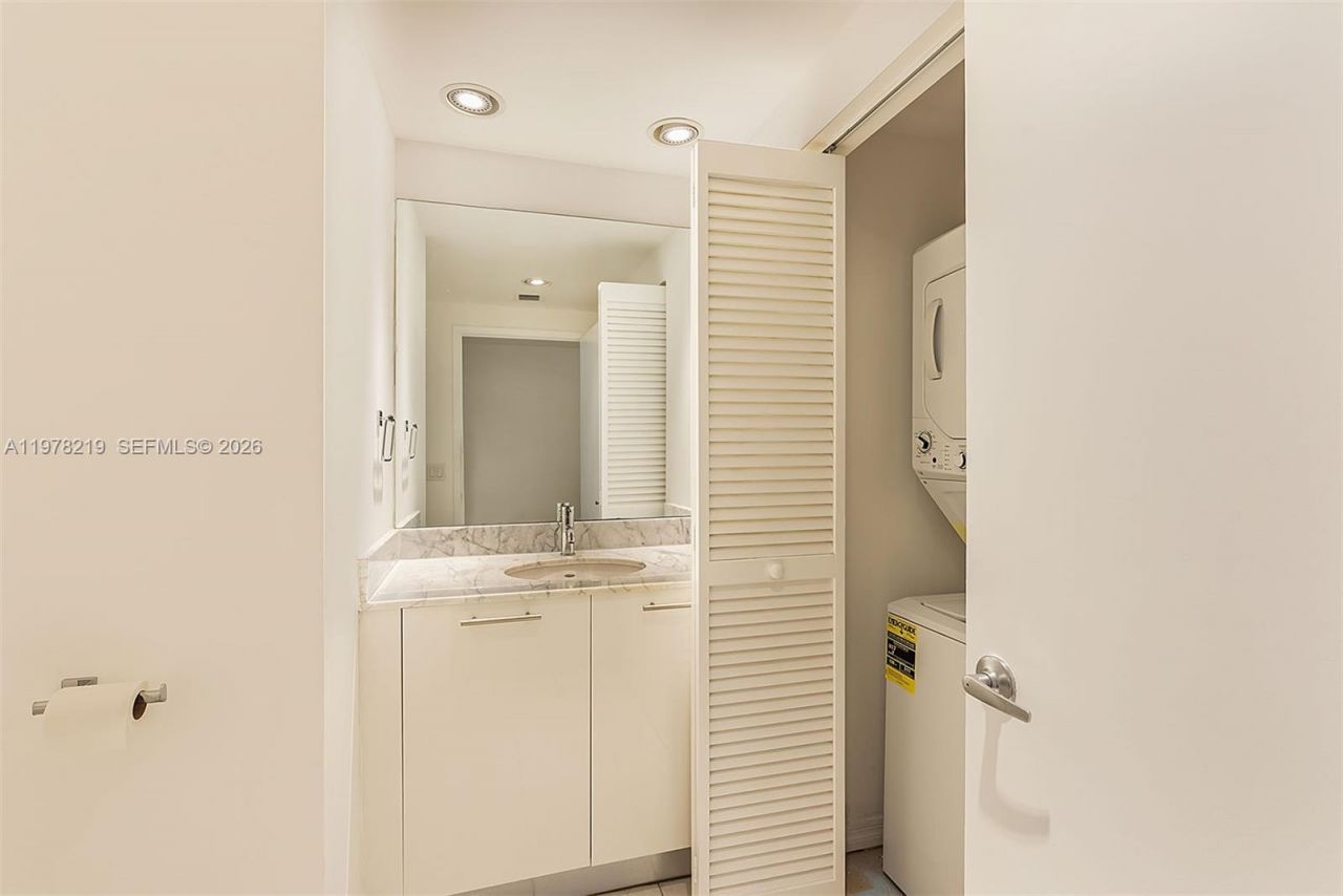 951 Brickell Ave , Unit 1711, Miami, FL 33131 Photo