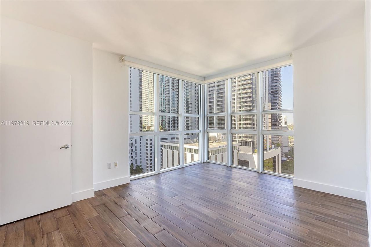 951 Brickell Ave , Unit 1711, Miami, FL 33131 Photo