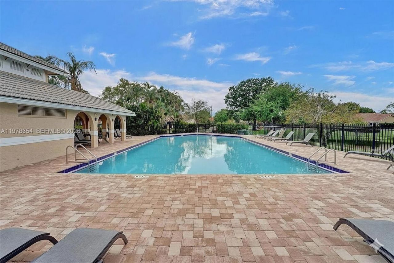 2704 Pinewood Ct , Davie, FL 33328 Photo