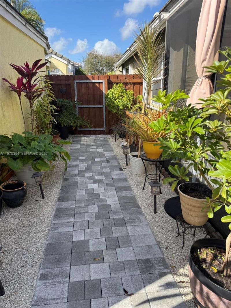 2704 Pinewood Ct , Davie, FL 33328 Photo