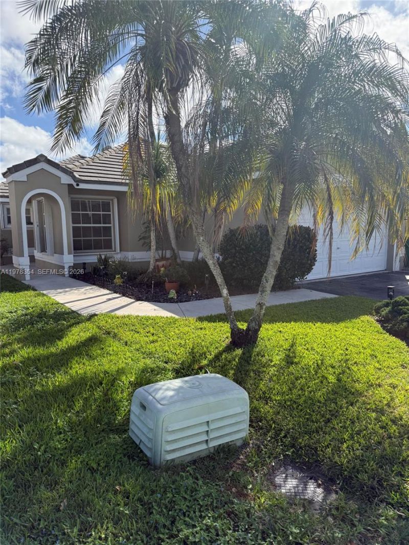 2704 Pinewood Ct , Davie, FL 33328 Photo