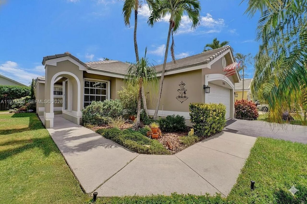 2704 Pinewood Ct , Davie, FL 33328 Photo