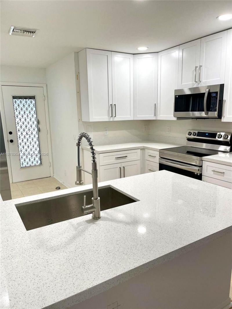 2704 Pinewood Ct , Davie, FL 33328 Photo