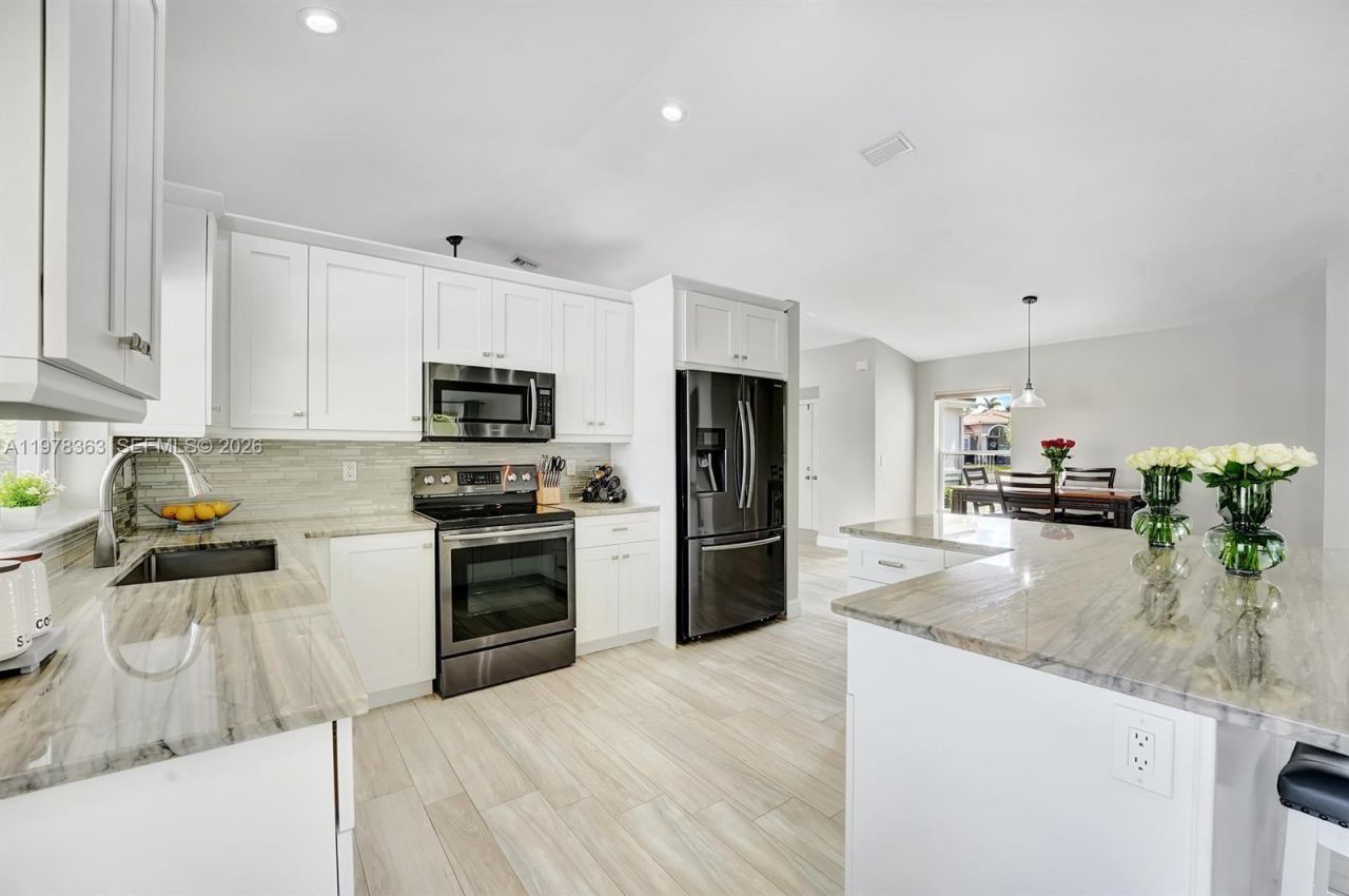 3833 Cypress Lake Dr , Lake Worth, FL 33467 Photo