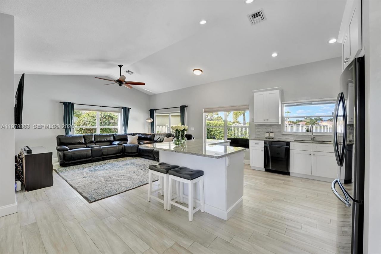 3833 Cypress Lake Dr , Lake Worth, FL 33467 Photo