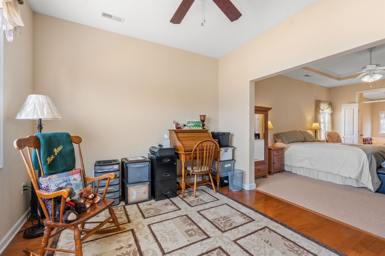 237 Cloverleaf Dr. Photo 15