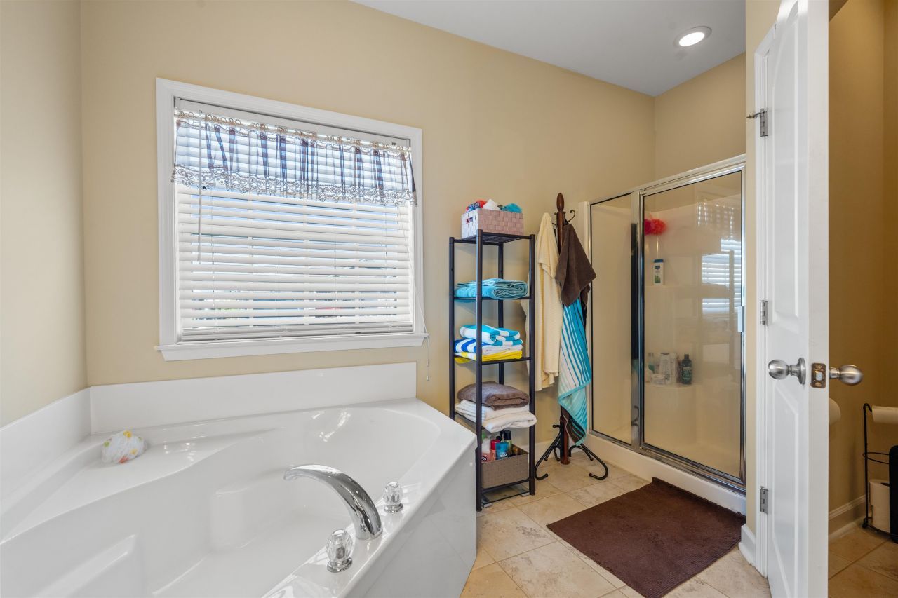 237 Cloverleaf Dr. Photo 17