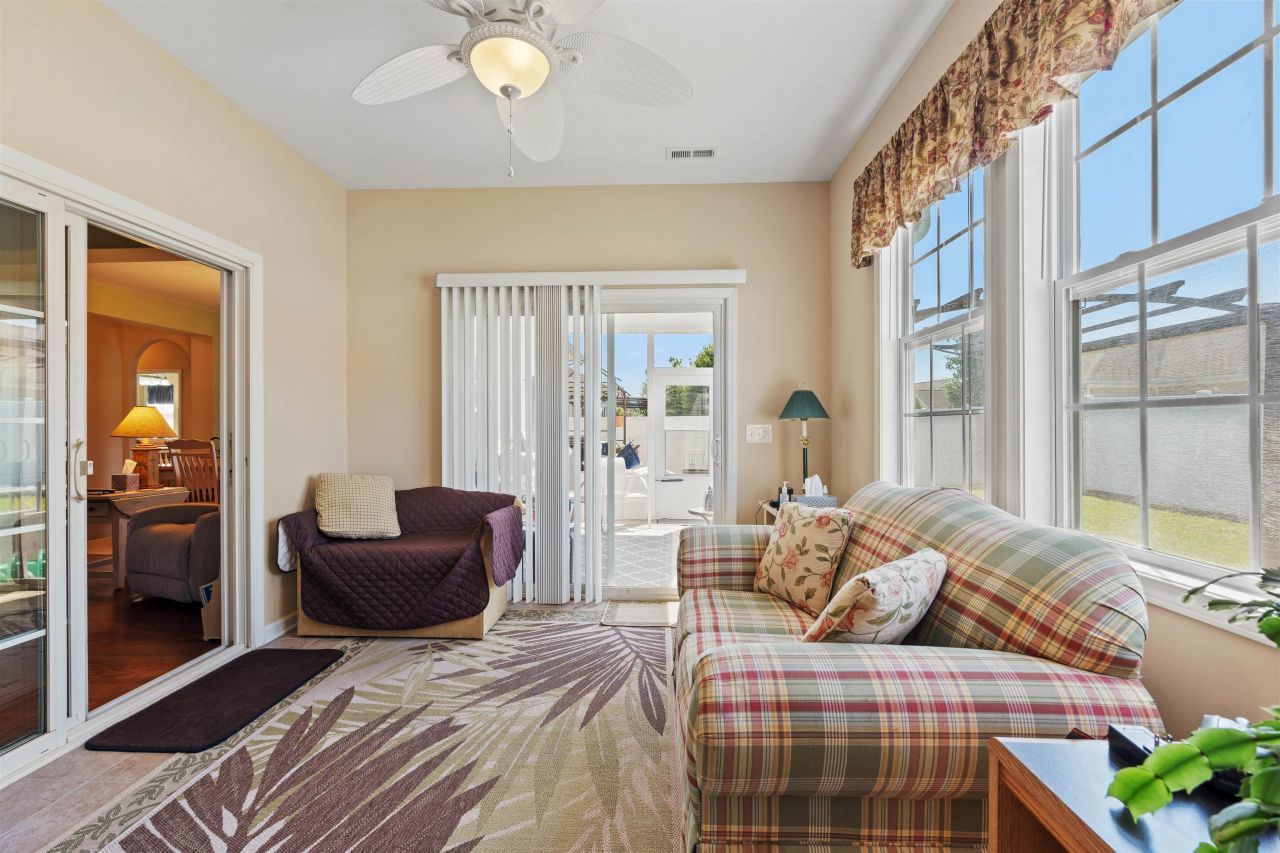 237 Cloverleaf Dr. Photo 19