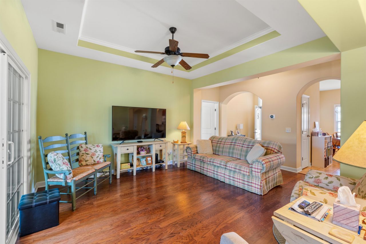 237 Cloverleaf Dr. Photo 4