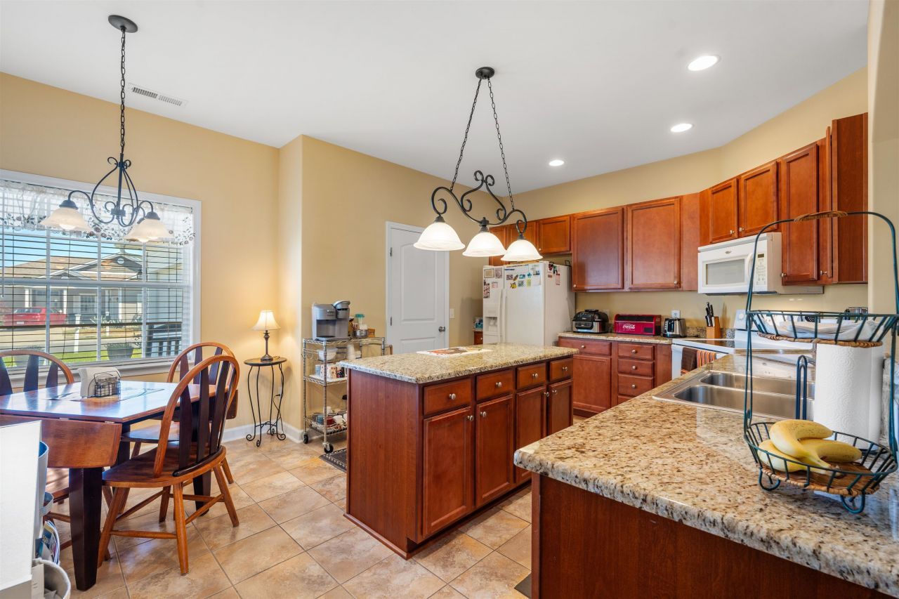 237 Cloverleaf Dr. Photo 8