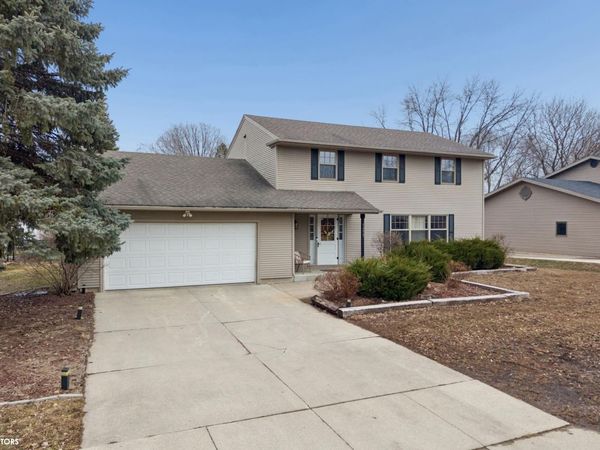 1773 Springview Drive, Mason City, IA 50401