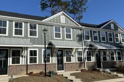 475 Martins Creek Boulevard photo 4