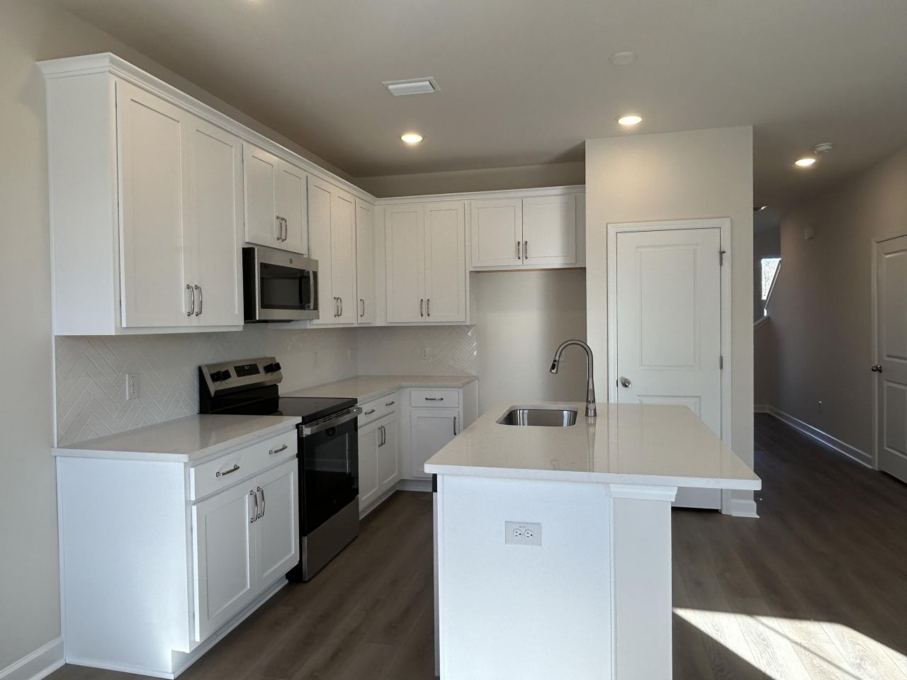 475 Martins Creek Boulevard Photo 4