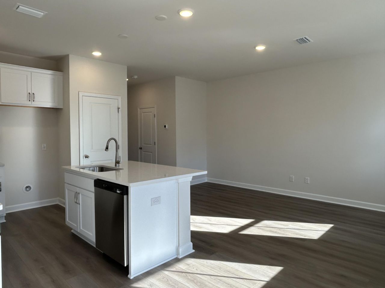 475 Martins Creek Boulevard Photo 6