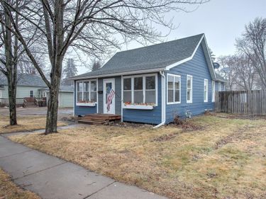 212 Forest Avenue W, Mora, MN 55051