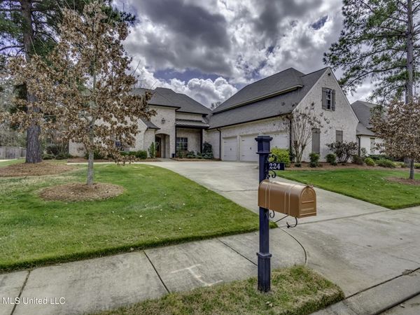 224 S Woodcreek Road, Madison, MS 39110