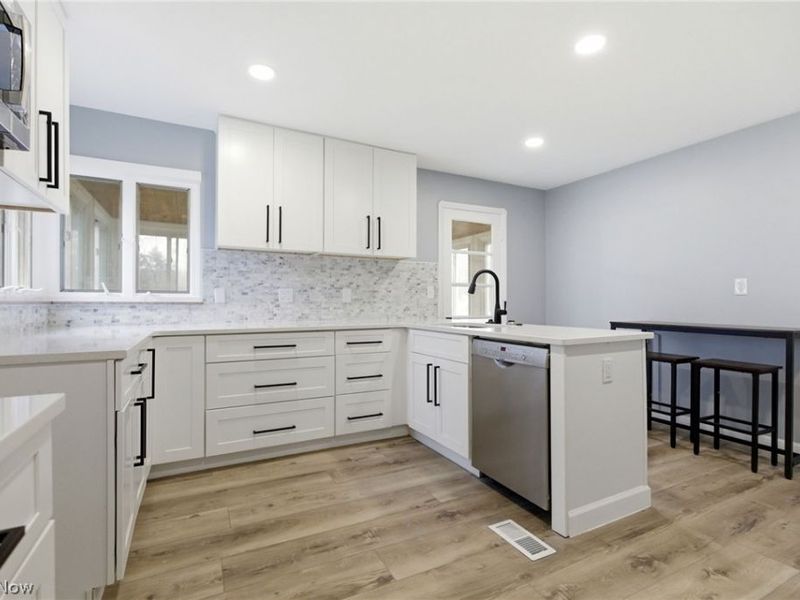 295 E 276th Street, Euclid, OH 44132 Photo 5