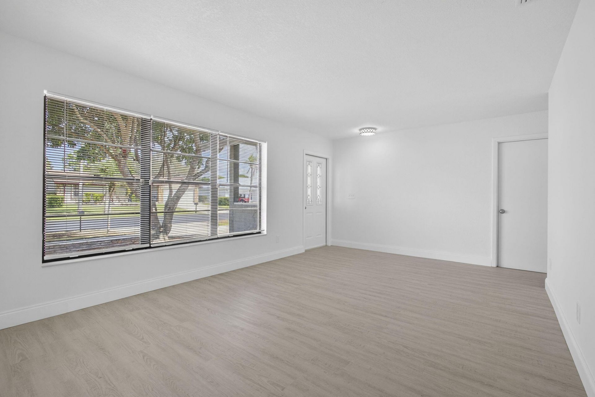 129 Bilbao Street, Royal Palm Beach, FL 33411 Photo