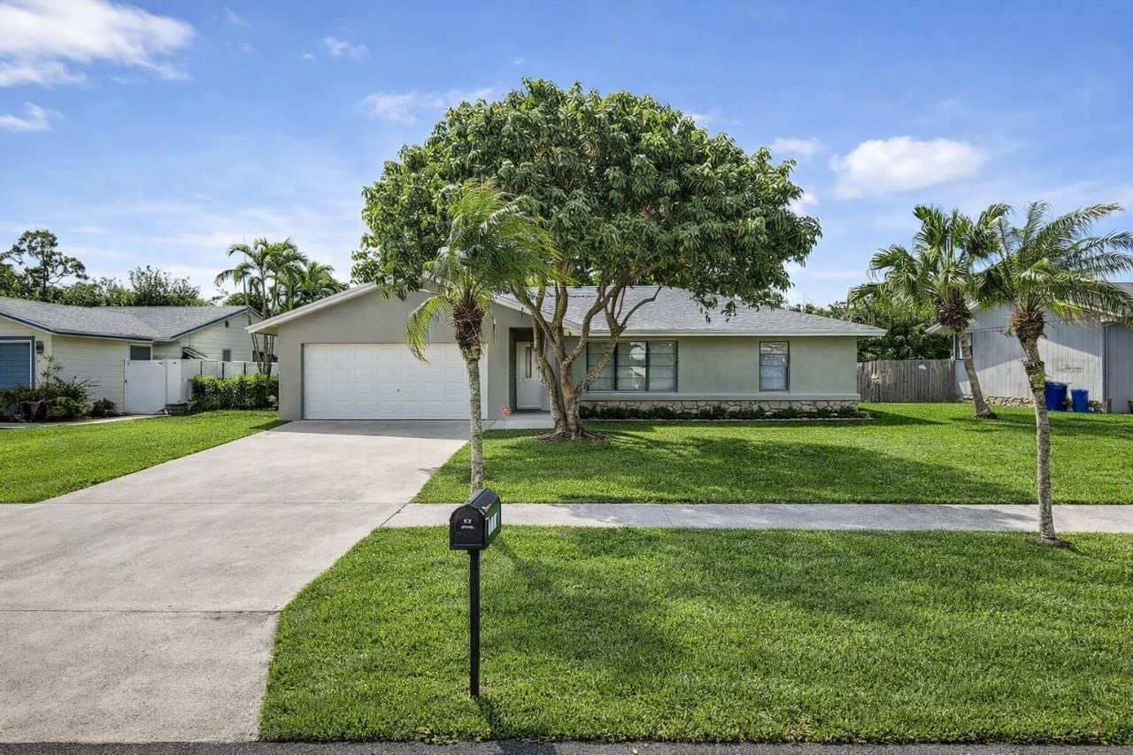 129 Bilbao Street, Royal Palm Beach, FL 33411 Photo