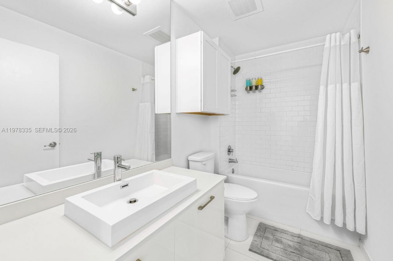 151 SE 1st St, Unit 2409, Miami, FL 33131 Photo