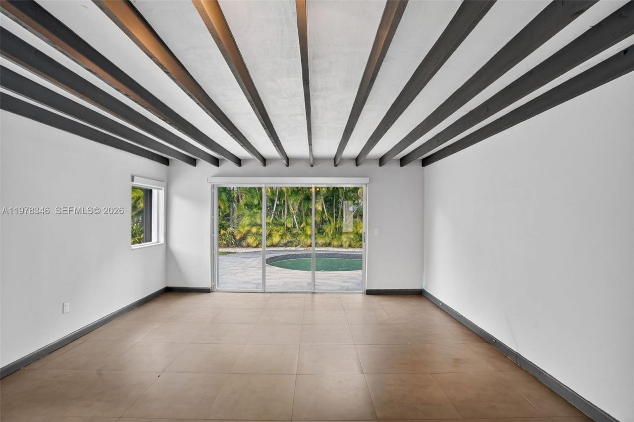 425 NE 114th St , Miami, FL 33161 Photo