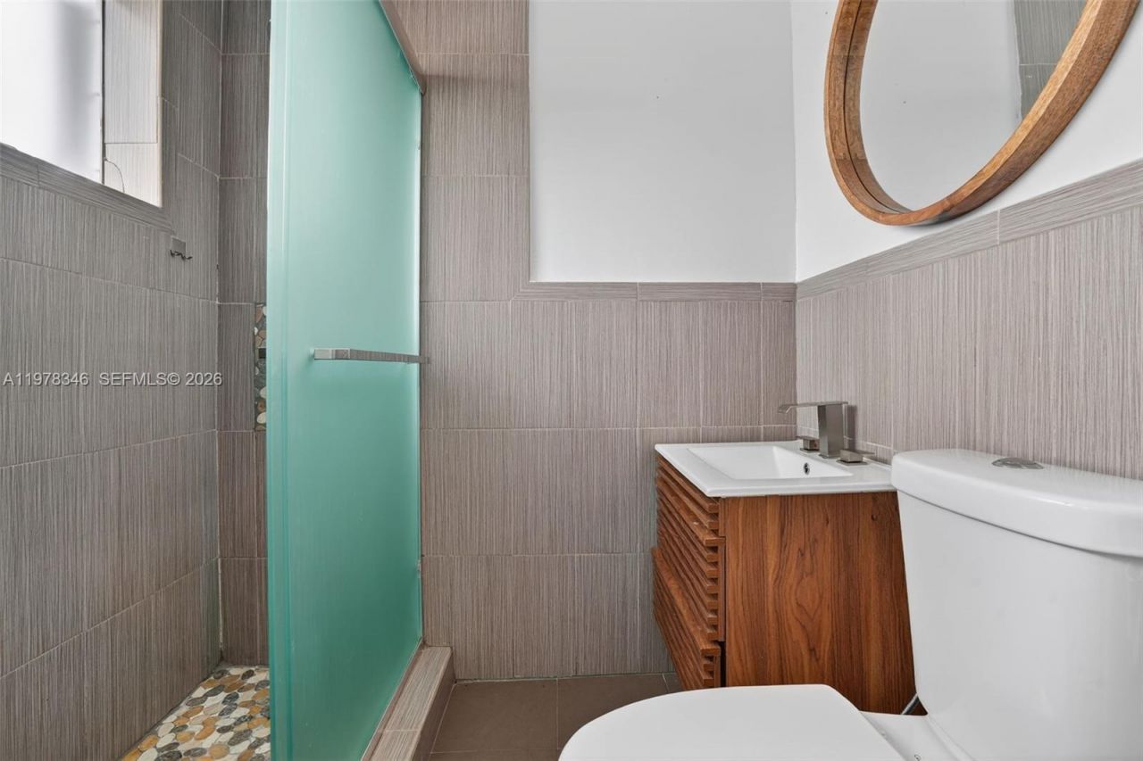 425 NE 114th St , Miami, FL 33161 Photo