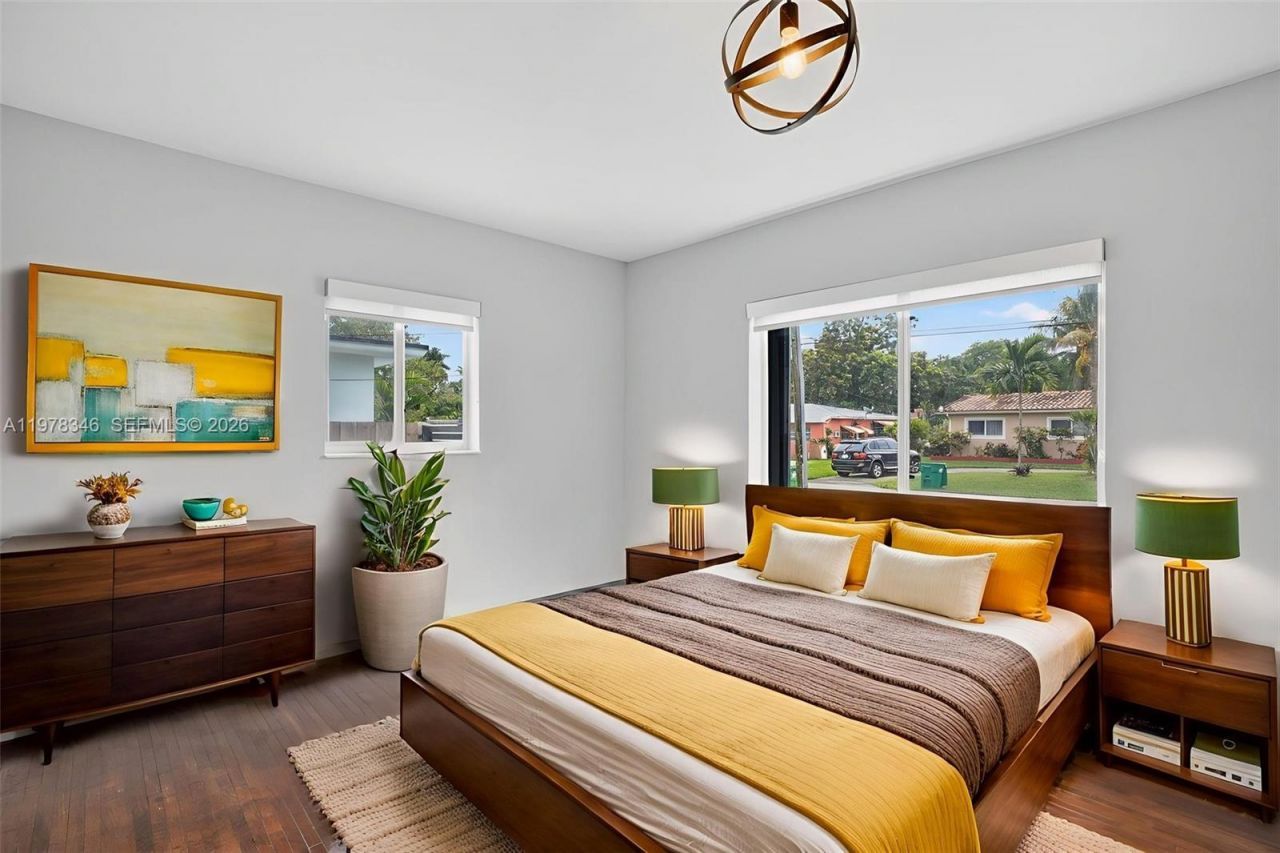 425 NE 114th St , Miami, FL 33161 Photo