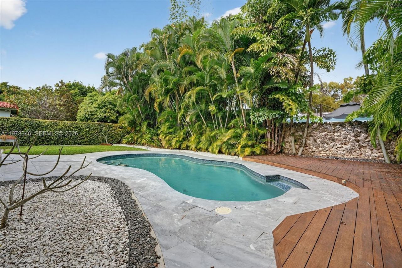 425 NE 114th St , Miami, FL 33161 Photo